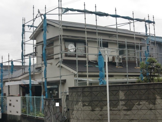 泉北郡忠岡町で足場を台風養生に切り替え