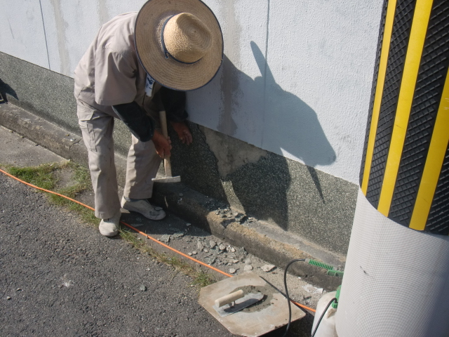 泉北郡忠岡町の塀の基礎巾木補修