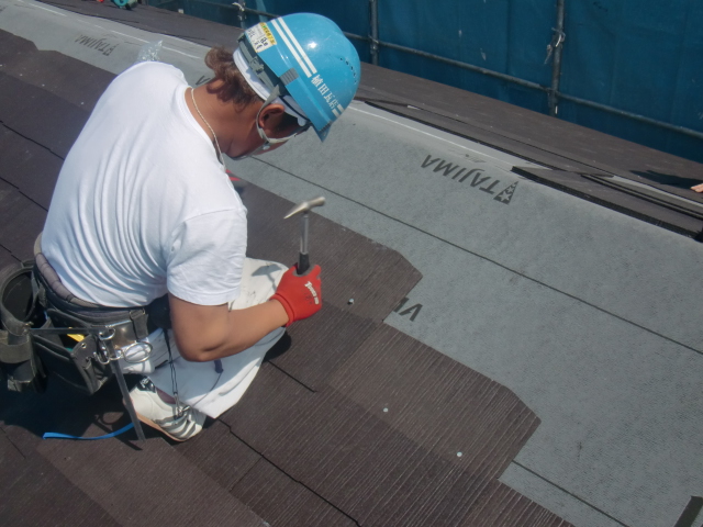 岸和田市吉井町の屋根瓦を釘で固定