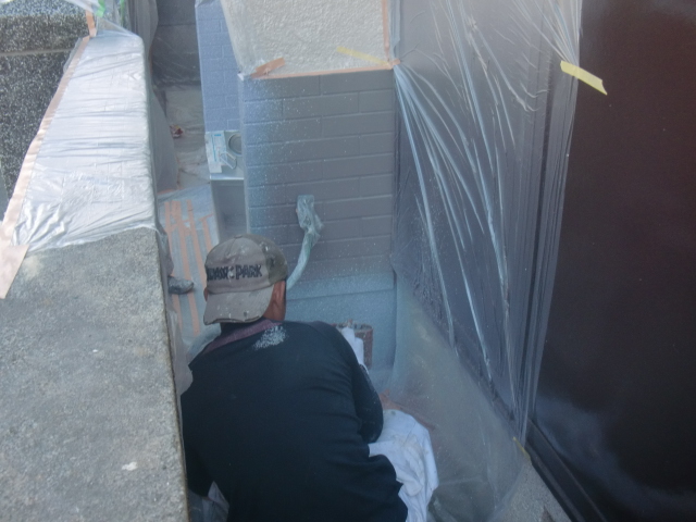 岸和田市吉井町のタイル下の基礎巾木上塗り