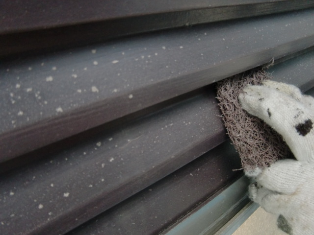 岸和田市天神山町の雨戸ケレン