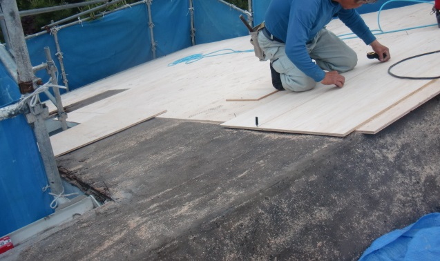 岸和田市春木本町の屋根下地設置