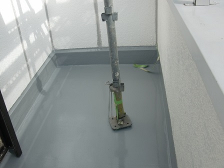 岸和田市上松町の雨漏りも防ぐ安心のベランダ防水の2日目