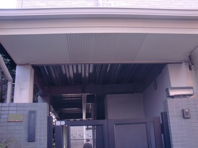 岸和田市春木の一階の玄関