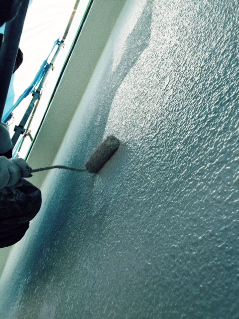 岸和田市春木本町の外壁塗装の中塗り