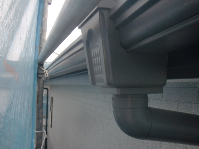 和泉市の雨樋塗装完了