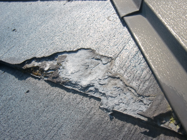 岸和田市尾生町の劣化したスレート屋根現況