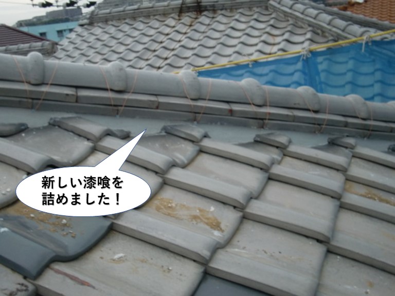 泉南市の降り棟に新しい漆喰を詰めました