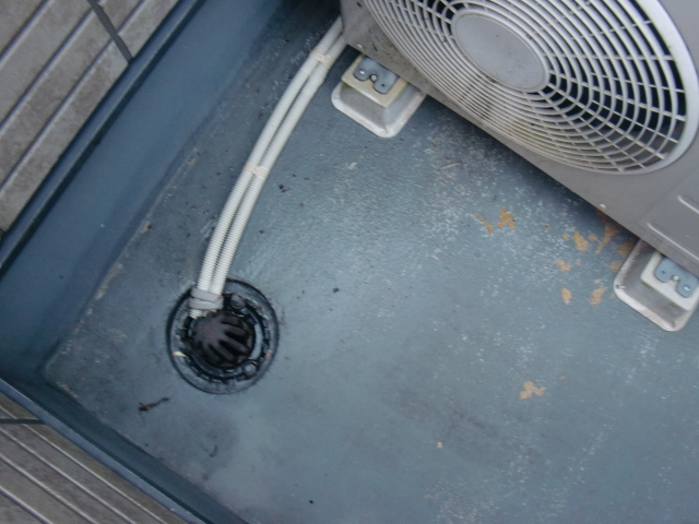 岸和田市尾生町の洗浄後のベランダ