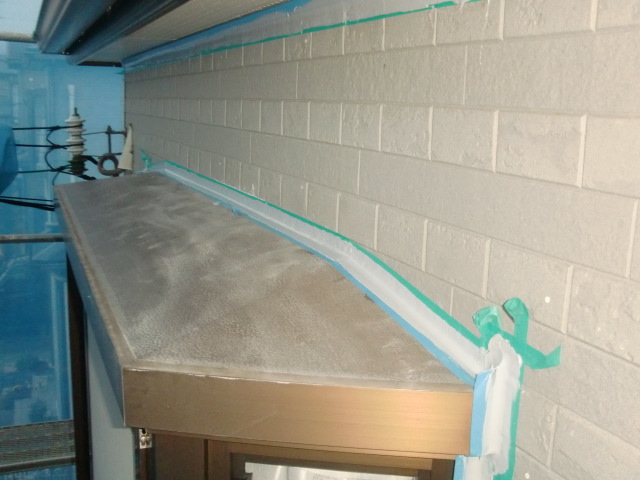 岸和田市尾生町の出窓回りのシーリング打ち替え