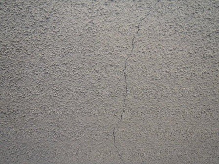 岸和田市春木本町の外壁塗装前のひび修理