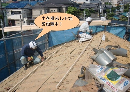 泉北郡忠岡町で屋根下地設置中