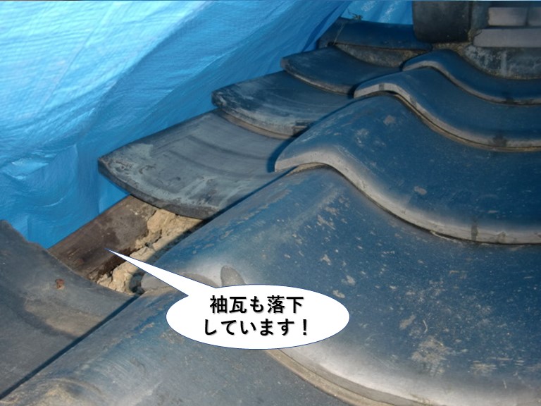 熊取町の袖瓦も落下しています