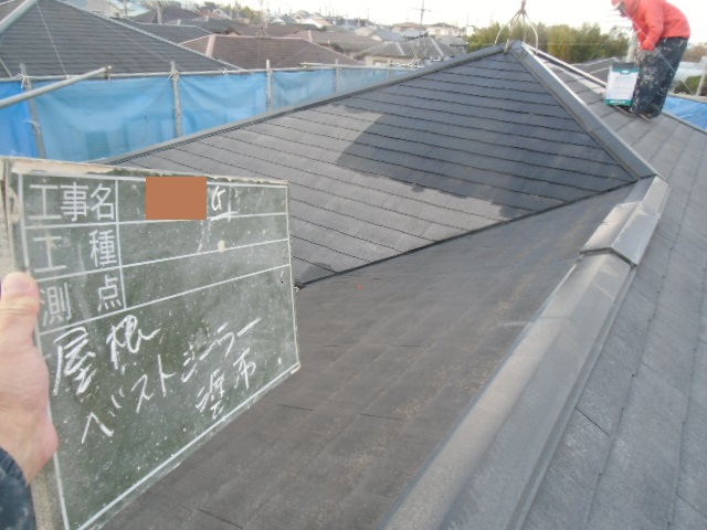 岸和田市尾生町の屋根下塗り中