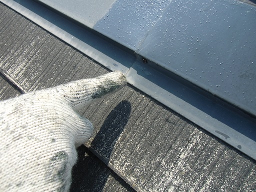 泉佐野市俵屋での屋根塗装で高圧洗浄作業