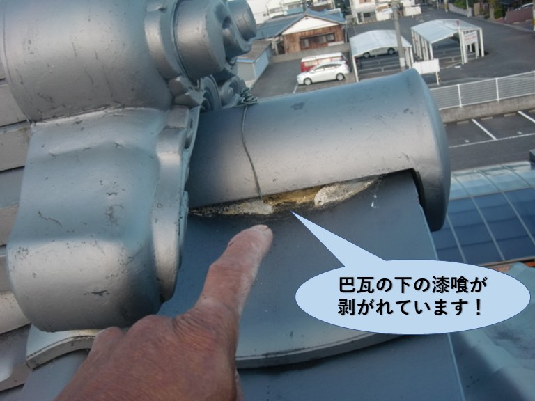 泉佐野市の巴瓦の下の漆喰の剥がれ