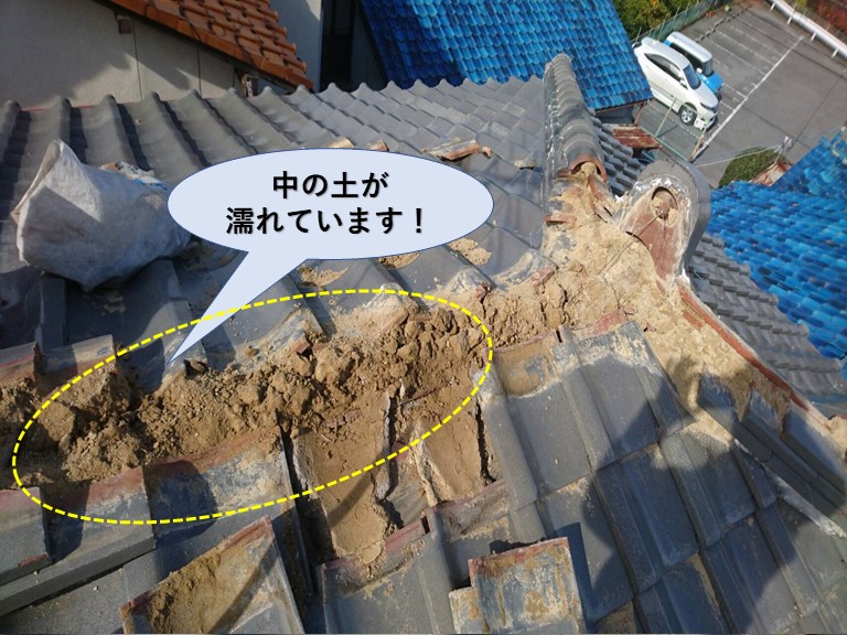 和泉市の棟の中の土が濡れています！