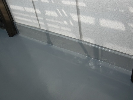 岸和田市上松町の雨漏りも防ぐ安心のベランダ防水の2日目