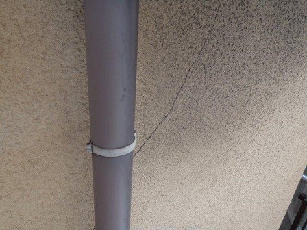 岸和田市春木本町の外壁塗装前のひび修理