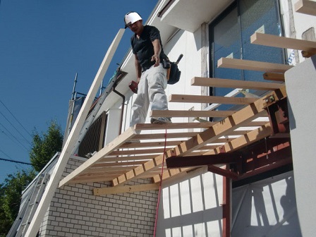 岸和田市上松町の屋根スレート瓦の下屋部分の葺き替えで増築部同時施工