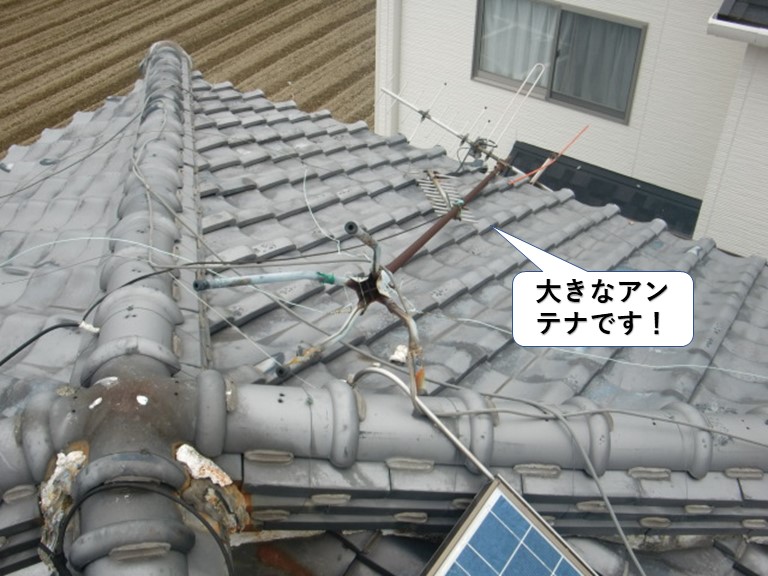 岸和田市の屋根に設置されていた大きなアンテナです