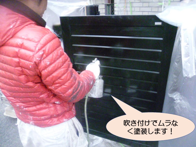 岸和田市紙屋町の門扉を吹き付けでムラなく塗装