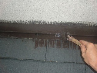 岸和田市極楽寺町で外壁と屋根塗装の中塗り