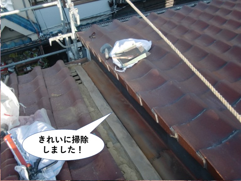 熊取町の谷樋をきれいに掃除しました