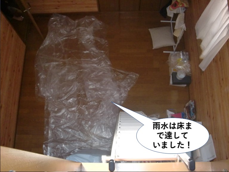 和泉市で雨水は床まで達していました