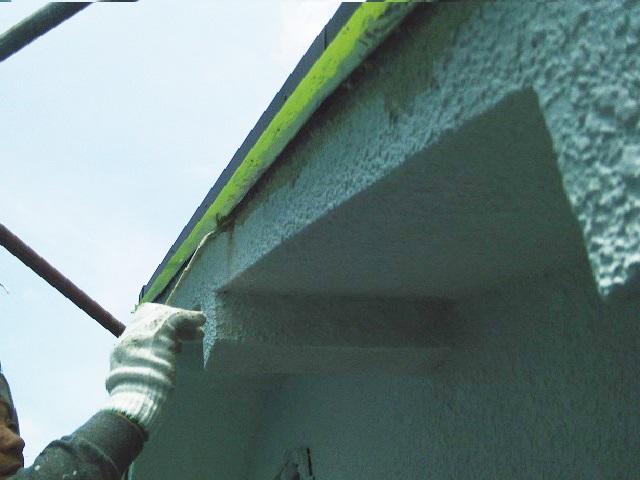 岸和田市吉井町の隙間は刷毛で塗装