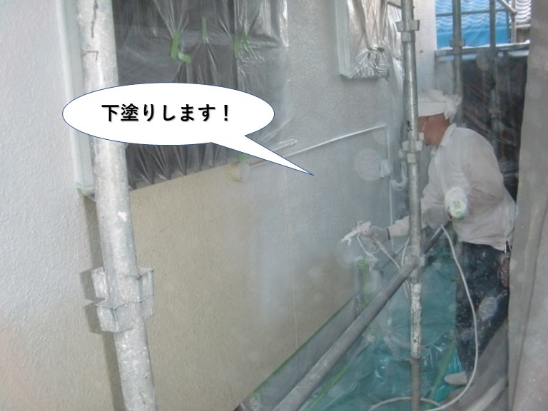 岸和田市の外壁を下塗りします