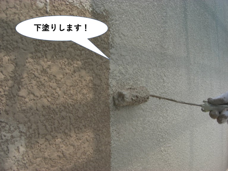 泉大津市の外壁を下塗りします