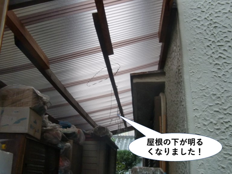貝塚市のテラスの屋根の下が明るくなりました