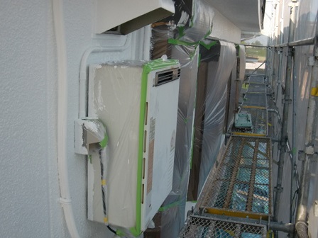 岸和田市上松町の外壁塗装で上塗りの工程