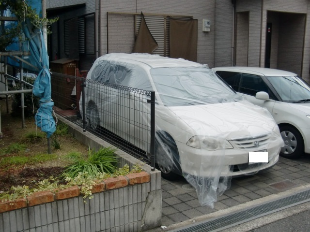 岸和田市尾生町の外壁・屋根塗装で近隣様の車養生