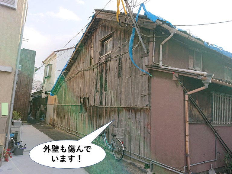 貝塚市の外壁も傷んでいます
