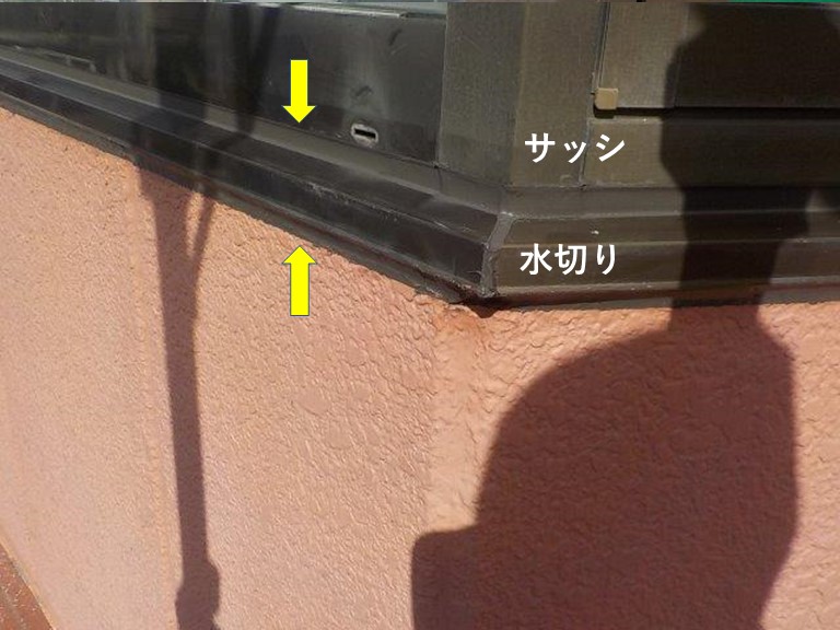 泉佐野市の出窓の水切りの取り合いのシーリング完了