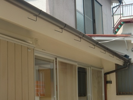 岸和田市大町でスレート瓦コロニアルクァッドへの屋根葺き替えで軽く