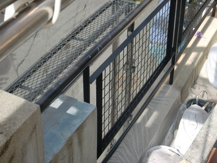 岸和田市極楽寺町で外壁と屋根塗装の雨樋などの塗装