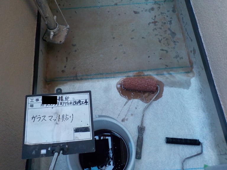 泉佐野市のベランダにガラスマットを貼ります