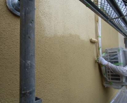 岸和田市春木本町の外壁塗装の上塗り