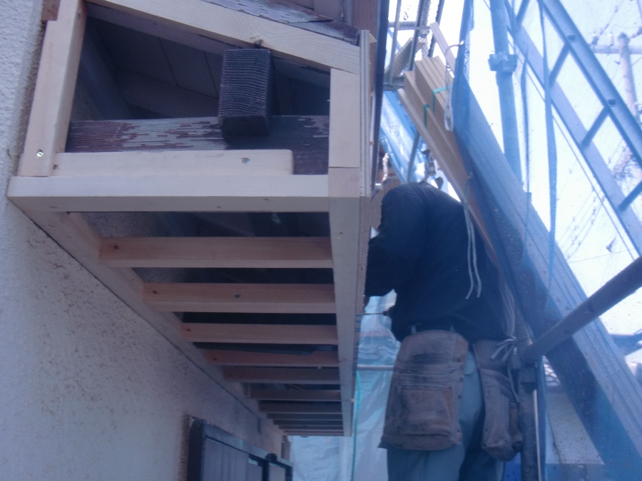 岸和田市土生町の庇修理