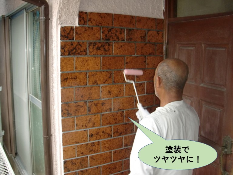 岸和田市の玄関先のタイルは塗装でツヤツヤに