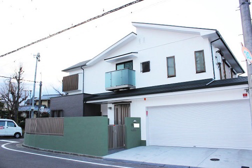 岸和田市上松町のアーバントーンが映える外壁塗装