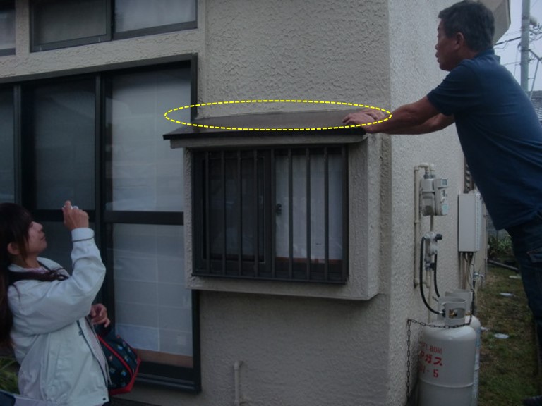 岸和田市極楽寺町の庇の取り合い