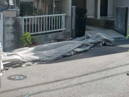 岸和田市極楽寺町で外壁と屋根塗装の中塗り