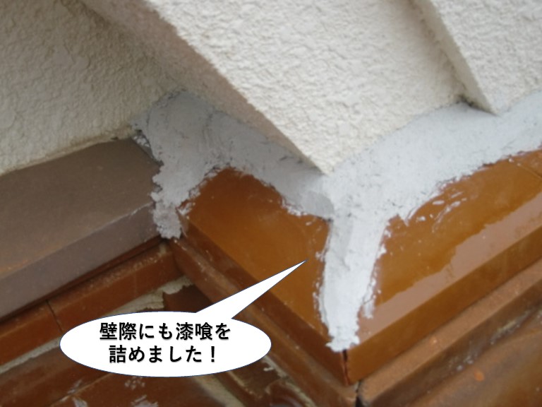 和泉市の壁際にも漆喰を詰めました