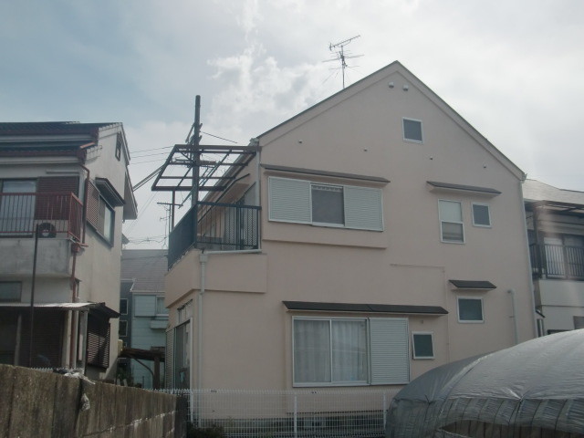 岸和田市極楽寺町でカビ除去もした外壁と屋根塗装裏側完成