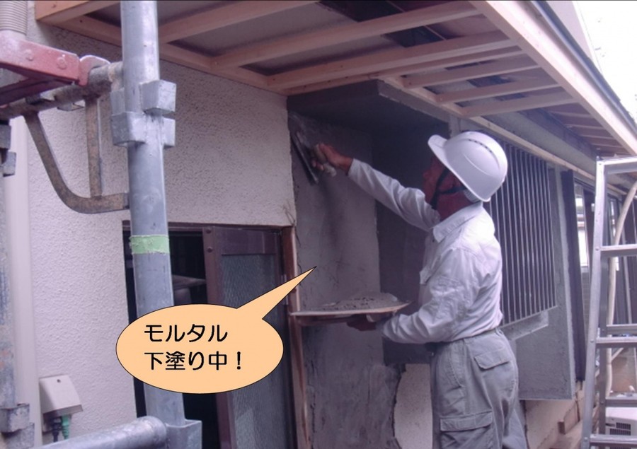 泉北郡忠岡町で外壁にモルタル下塗り