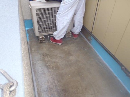 岸和田市上松町の雨漏りも防ぐ安心のベランダ防水の2日目